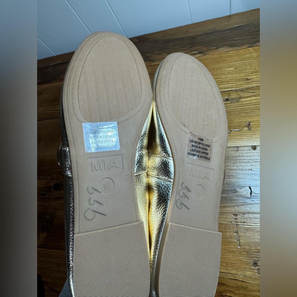 MIA Metallic Gold Ruched Strap Mary Jane Flats - Picture 11 of 12